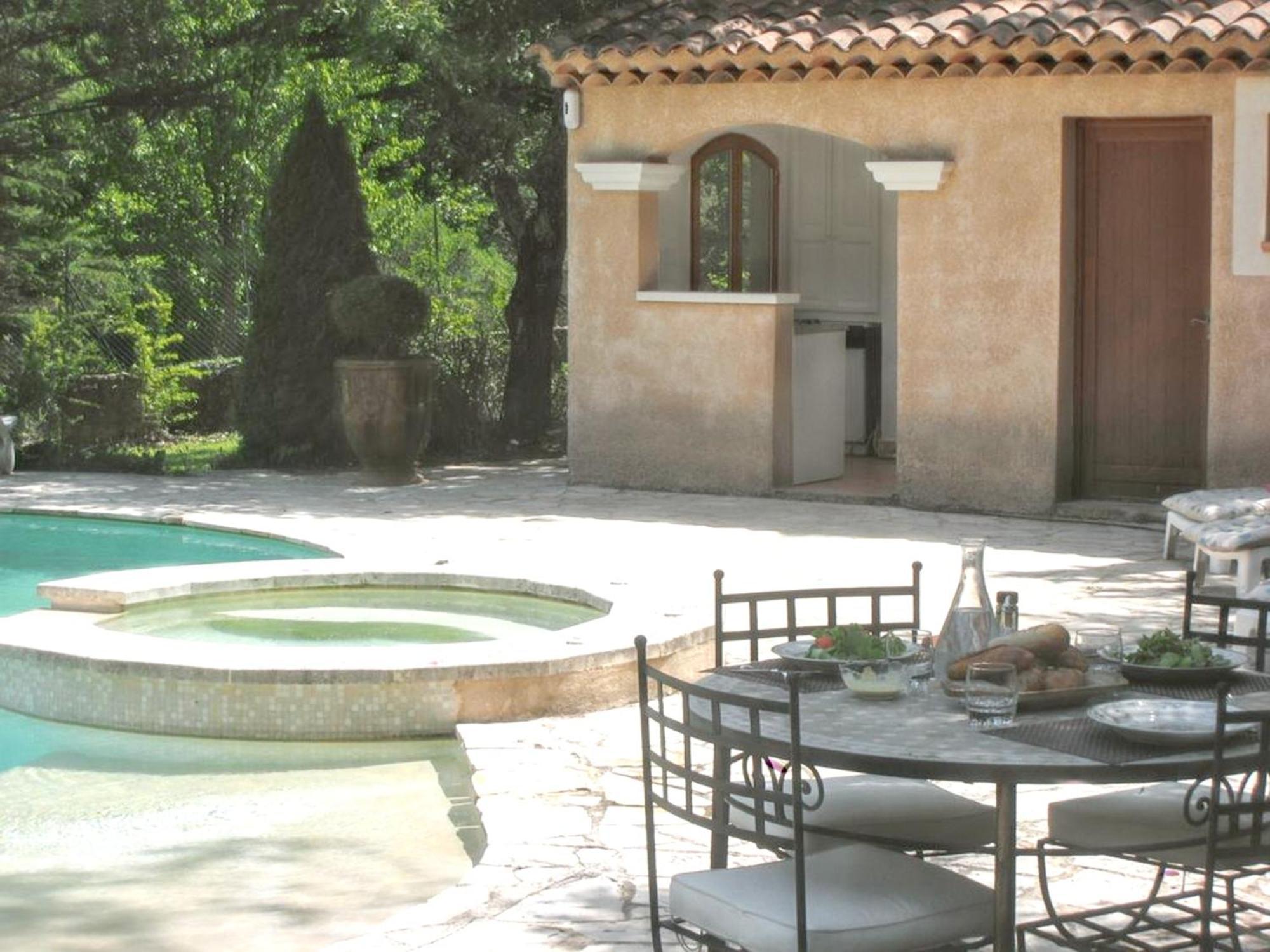 Villa Spacieuse Avec Piscine A Saint Maximin 외부 사진