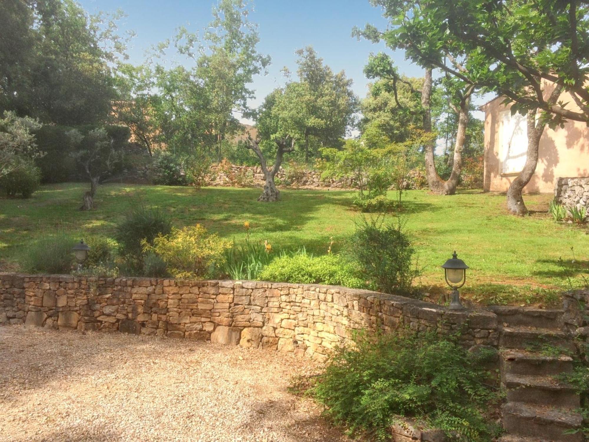 Villa Spacieuse Avec Piscine A Saint Maximin 외부 사진
