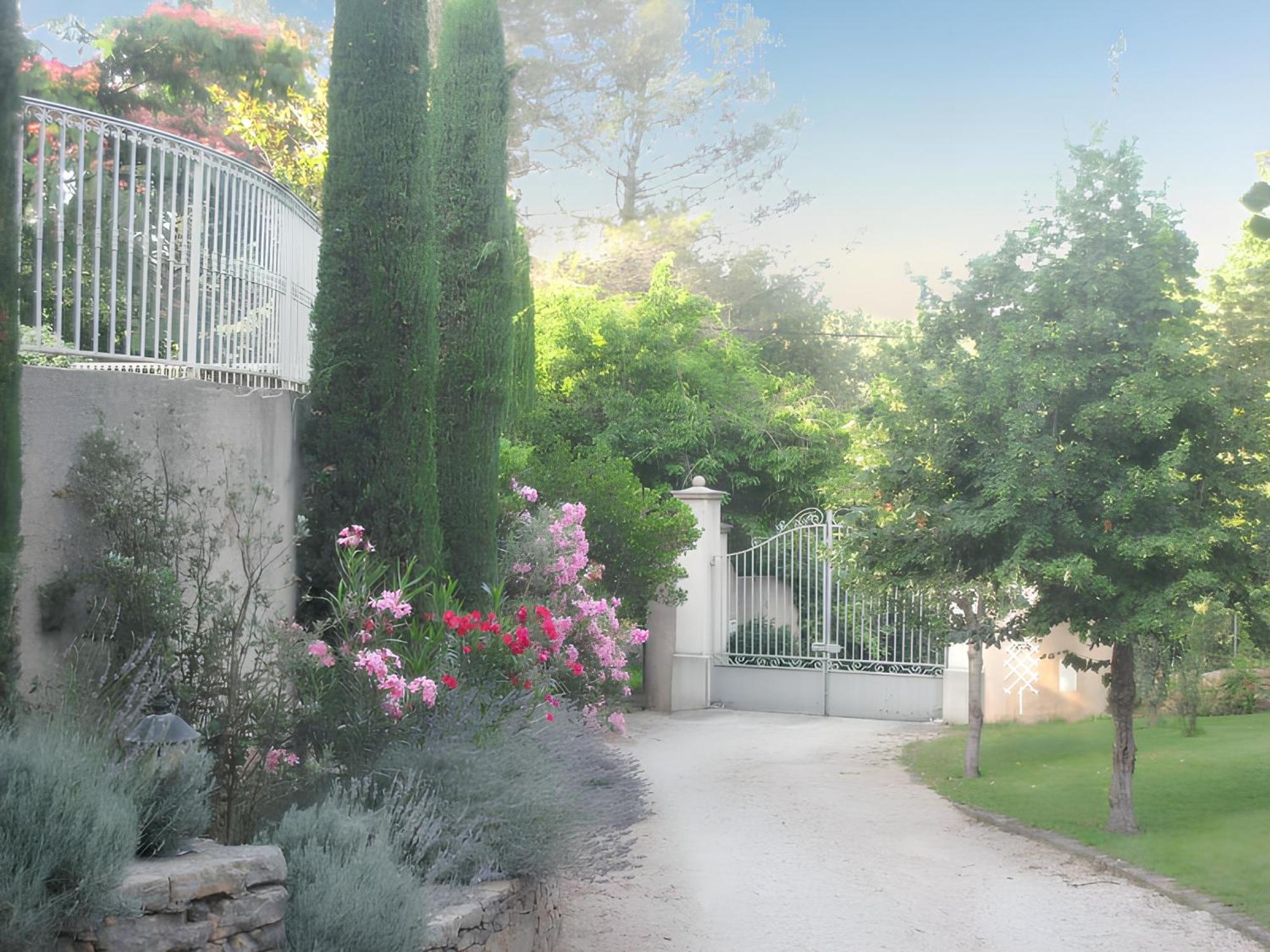 Villa Spacieuse Avec Piscine A Saint Maximin 외부 사진