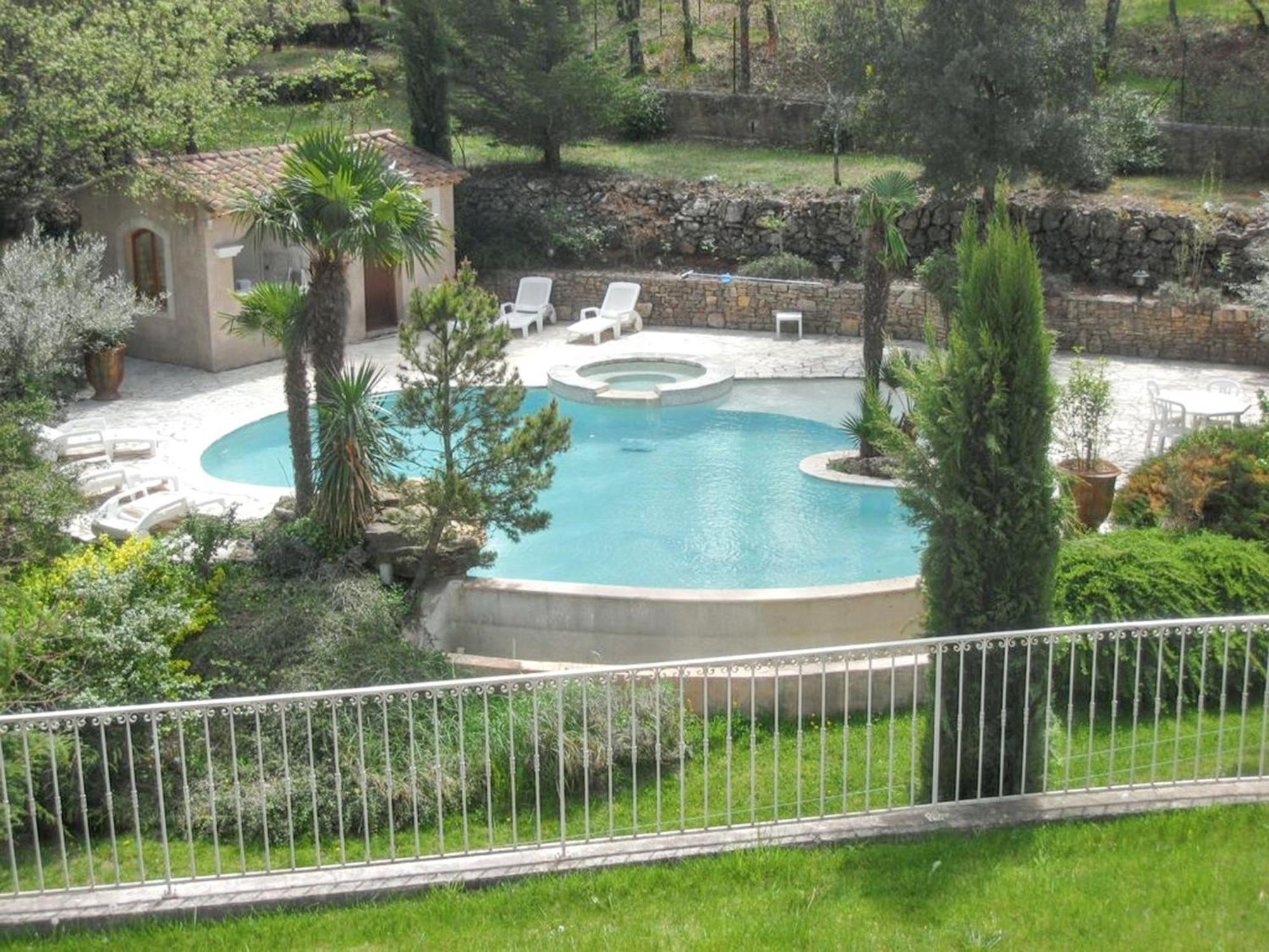 Villa Spacieuse Avec Piscine A Saint Maximin 외부 사진