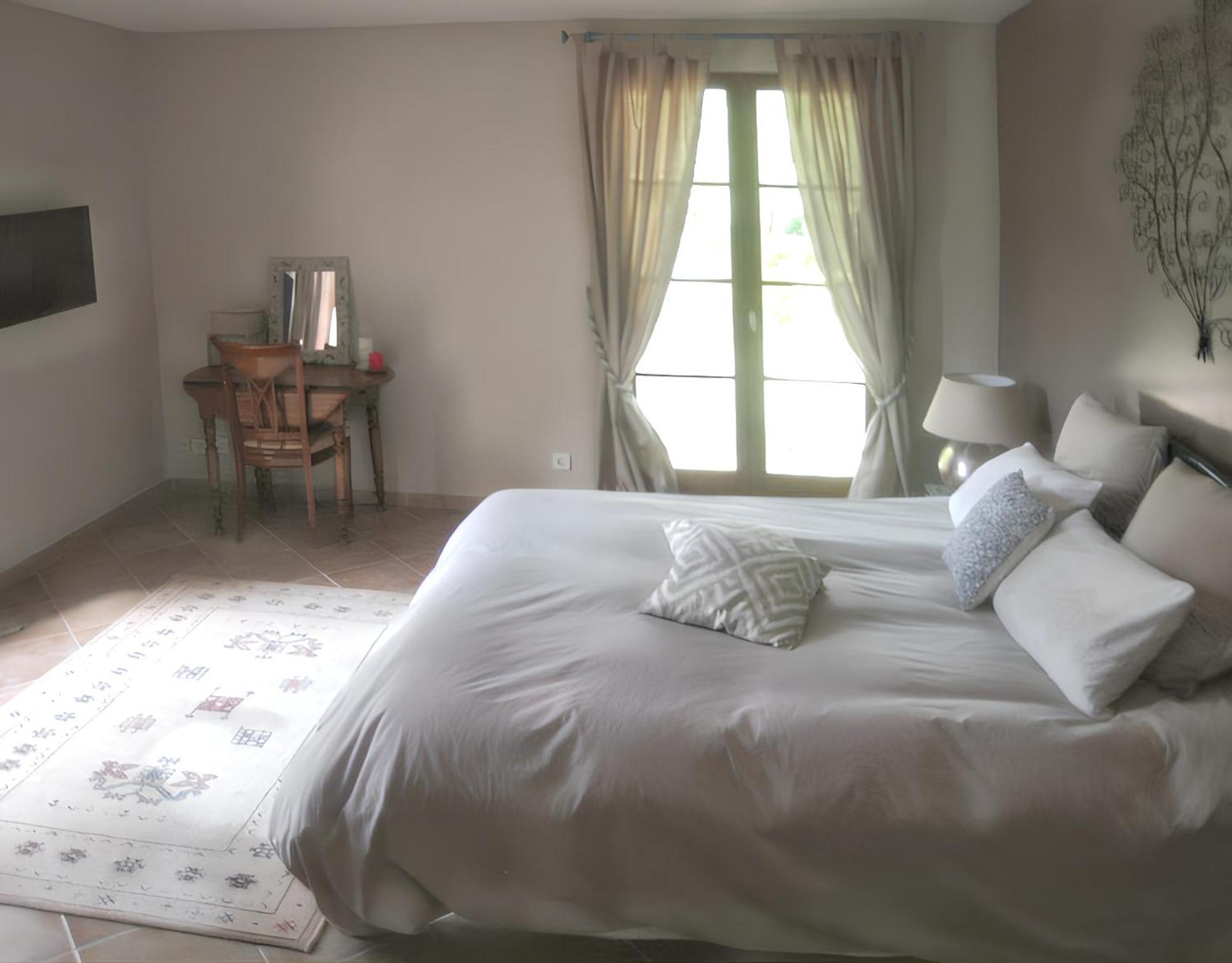 Villa Spacieuse Avec Piscine A Saint Maximin 외부 사진