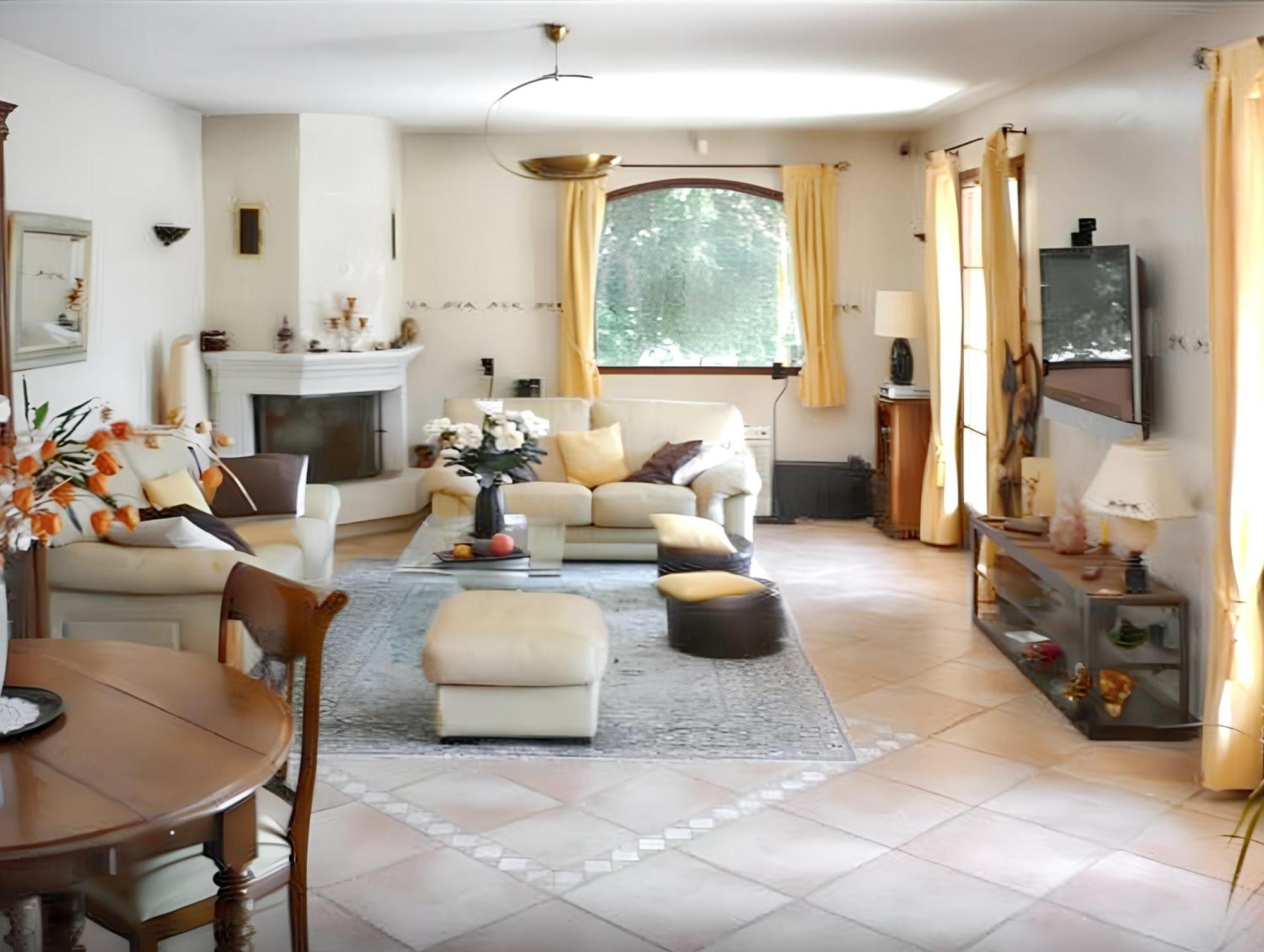 Villa Spacieuse Avec Piscine A Saint Maximin 외부 사진