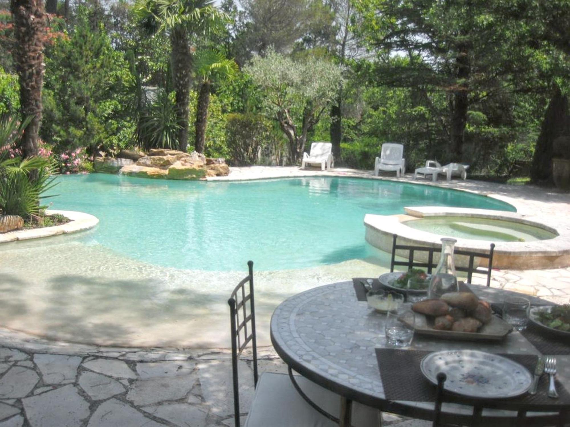 Villa Spacieuse Avec Piscine A Saint Maximin 외부 사진
